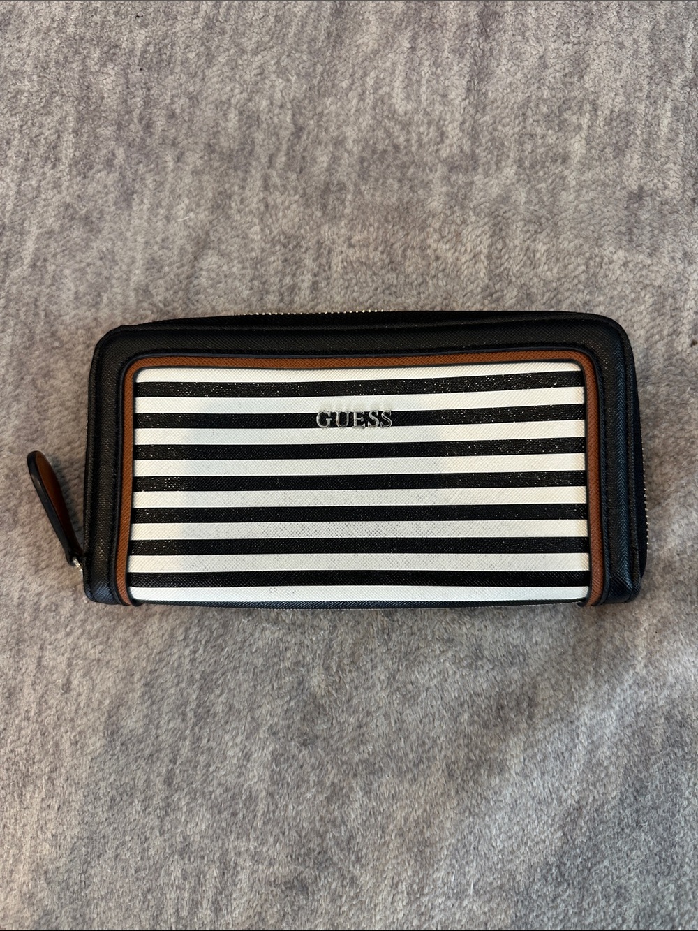 Guess Wallet - like new